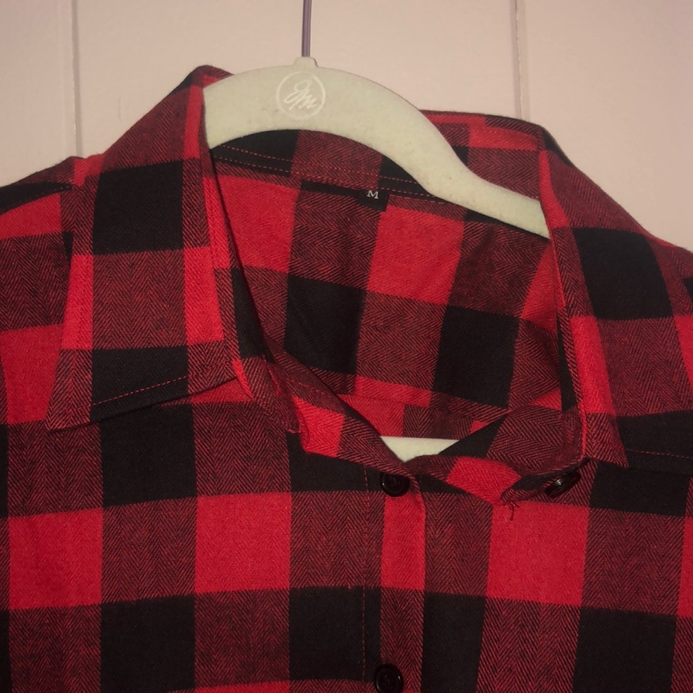 🌺4/$20 or 5/$25🌺Red & Black Plaid Flannel Long Sleeve - Picture 8 of 8
